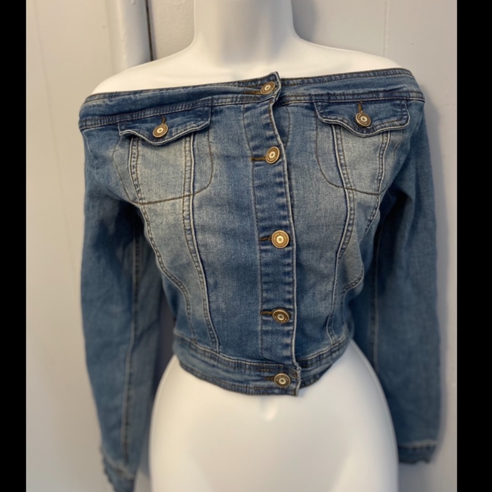 Off shoulder Denim jacket